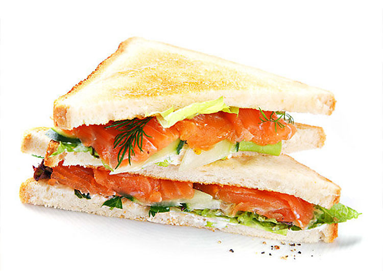 Сэндвич иваново. Клаб сэндвич с моцареллой. Сэндвич с рыбой. Сэндвич классический. Сэндвич треугольный.